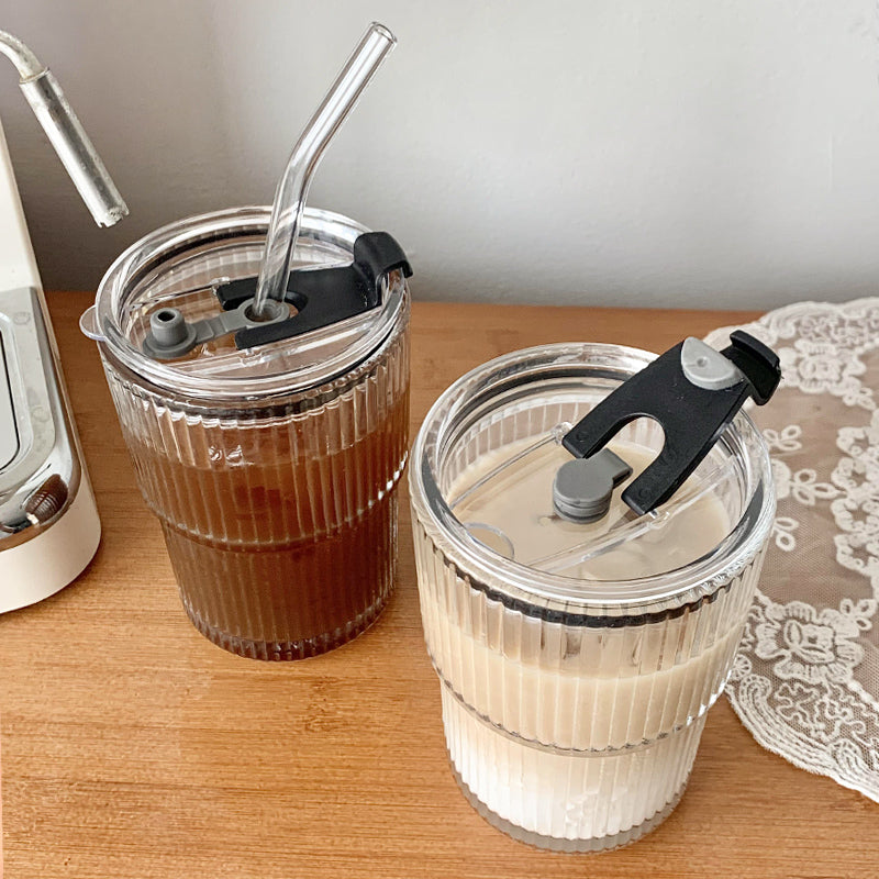 Kaffemugg med sugrör