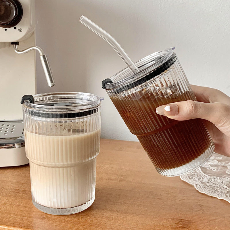 Kaffemugg med sugrör